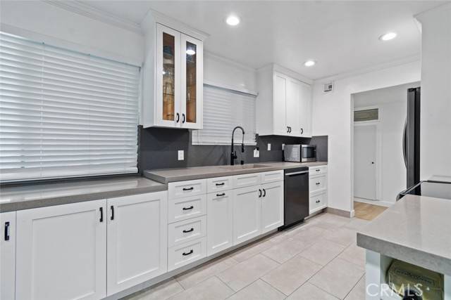 Sherman Oaks, CA 91423,14414 Addison Street #24
