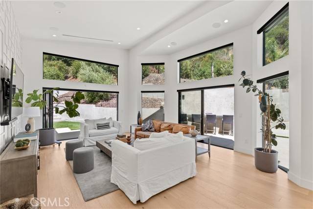 Encino (los Angeles), CA 91436,17137 Escalon Drive