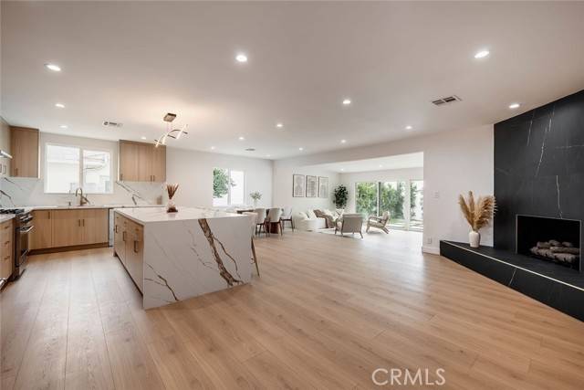 Van Nuys (los Angeles), CA 91405,14126 Runnymede Street