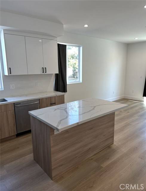 Van Nuys (los Angeles), CA 91401,14247 Sylvan Street