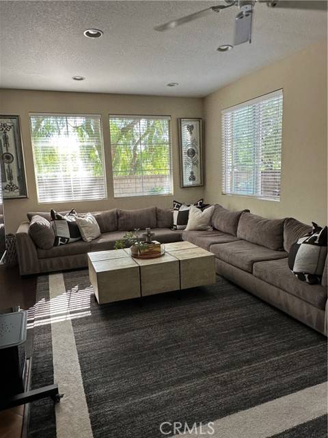Valencia (santa Clarita), CA 91354,27976 Trillium Lane