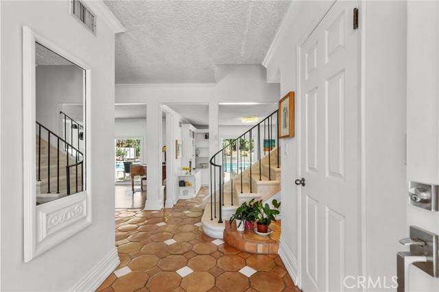 West Hills (los Angeles), CA 91304,23513 Schoenborn Street