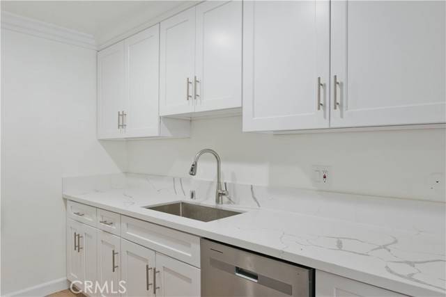 Encino (los Angeles), CA 91316,5415 Newcastle Avenue #18