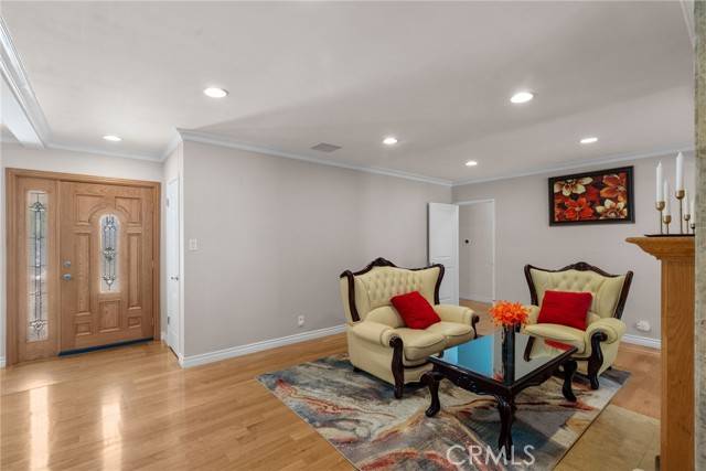 Northridge (los Angeles), CA 91324,8957 Eames Avenue