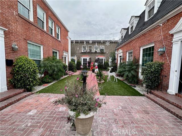 Los Angeles, CA 90028,1760 N Las Palmas Avenue