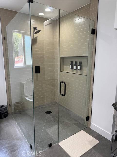 Woodland Hills (los Angeles), CA 91364,22237 Buena Ventura Street #2