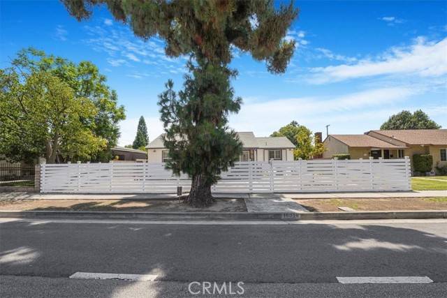 Granada Hills (los Angeles), CA 91344,16038 Devonshire Street