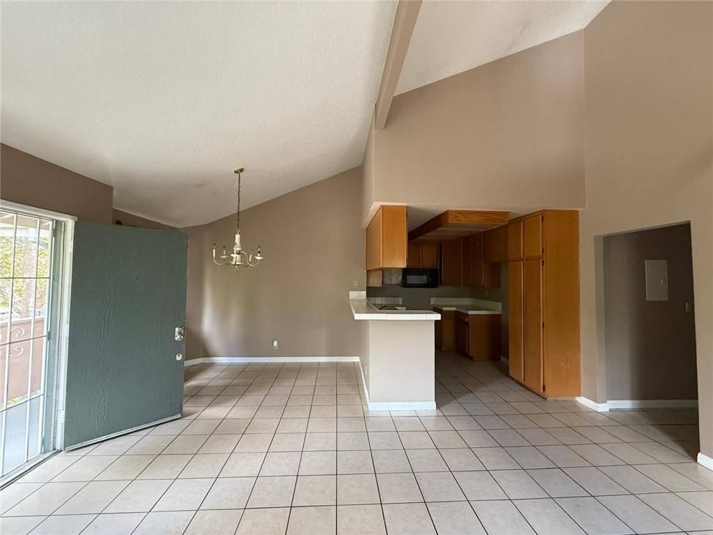 Sylmar (los Angeles), CA 91342,13144 Bromont Avenue #42