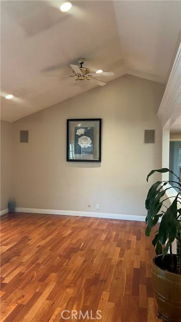 Encino (los Angeles), CA 91436,16255 Dickens Street