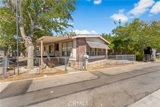 Lancaster, CA 93535,45800 Challenger Way #62