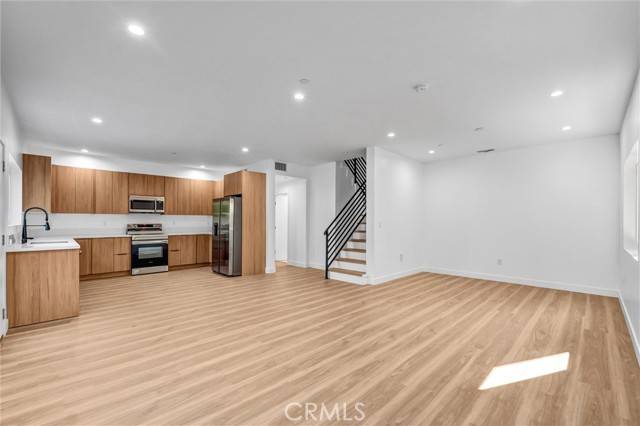Reseda (los Angeles), CA 91335,7320 Newcastle