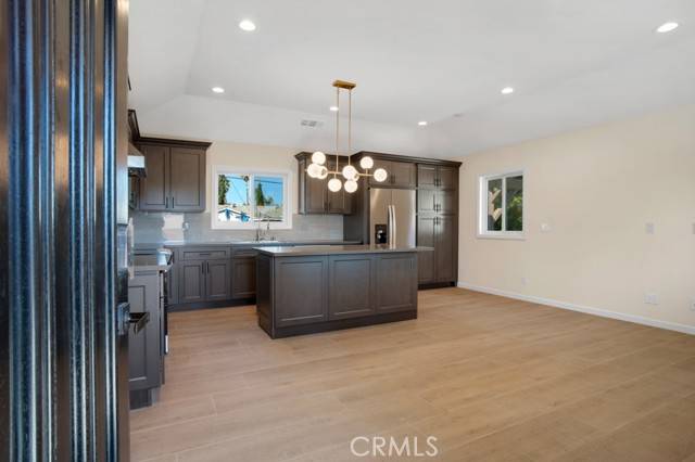 West Hills (los Angeles), CA 91304,7635 Fallbrook Avenue