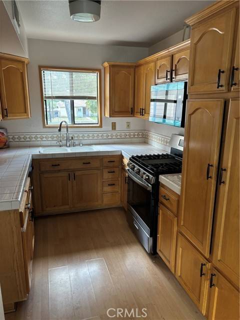 Granada Hills (los Angeles), CA 91344,10720 Woodley Avenue #3