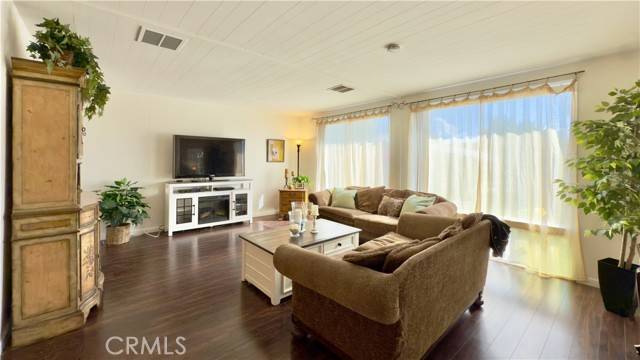 Chatsworth (los Angeles), CA 91331,20652 Lassen Street