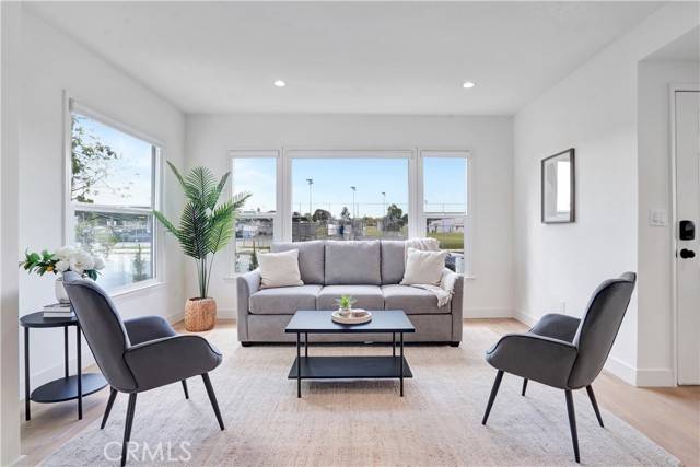 Reseda (los Angeles), CA 91335,6438 Lindley Ave