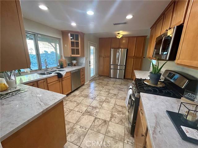 Sylmar (los Angeles), CA 91342,15873 Yarnell St