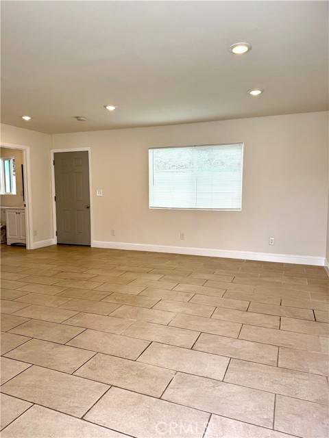 Reseda (los Angeles), CA 91335,6515 White Oaks