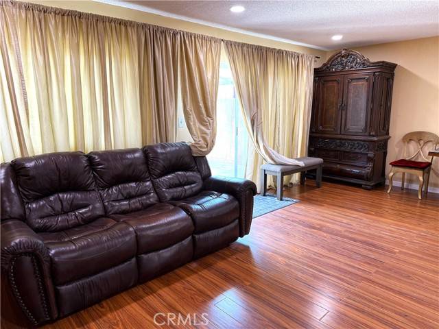 Reseda (los Angeles), CA 91335,6629 Wilbur Avenue #22