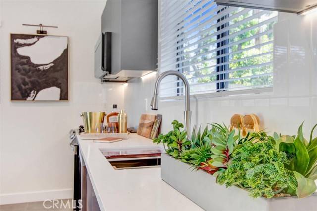 Sun Valley (los Angeles), CA 91352,11145 Strathern Street