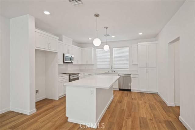 Pico Rivera, CA 90660,9332 Via Azul
