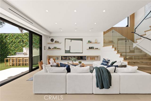 Sherman Oaks, CA 91423,13536 Morrison Street