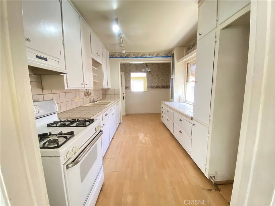 Lancaster, CA 93535,43360 7th Street