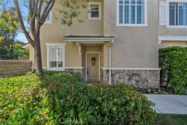 Valencia (santa Clarita), CA 91354,28330 Medlar Drive