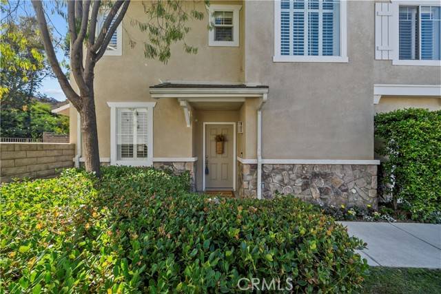 Valencia (santa Clarita), CA 91354,28330 Medlar Drive