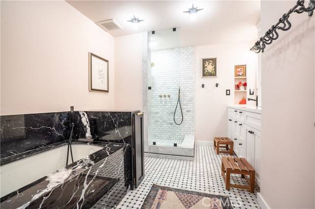 Woodland Hills (los Angeles), CA 91367,5910 Pat Avenue