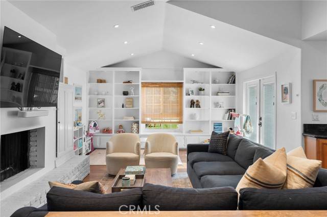 Encino (los Angeles), CA 91436,16206 Morrison Street