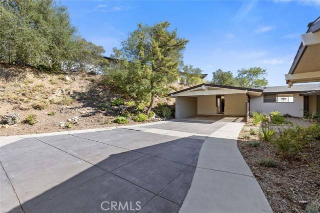 La Canada Flintridge, CA 91011,5260 Gould Avenue