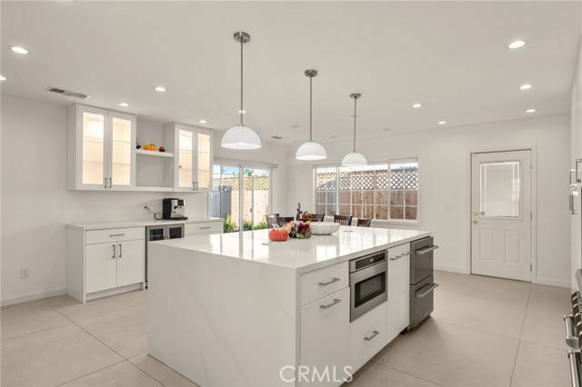 Canoga Park (los Angeles), CA 91304,7741 Variel