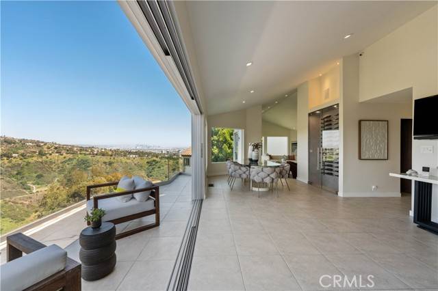 Beverly Hills, CA 90210,1680 Summitridge Drive