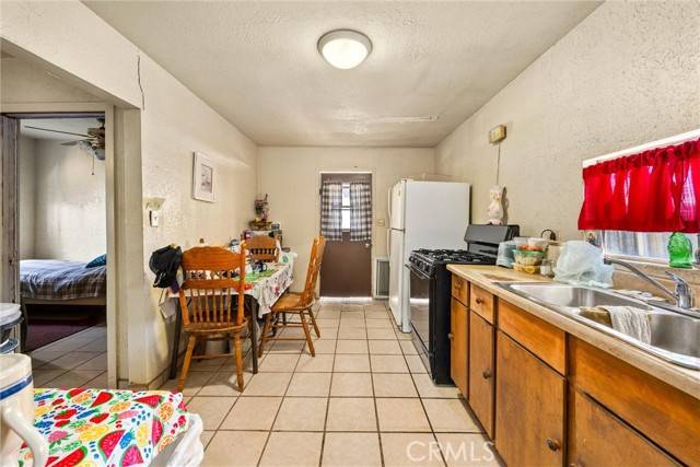 Arvin, CA 93203,345 Combs