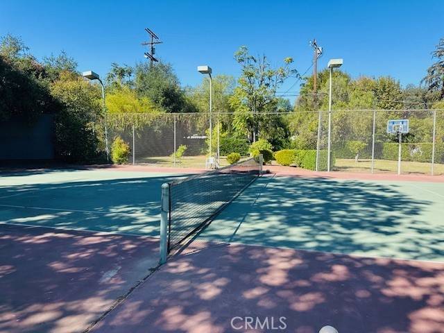 Encino (los Angeles), CA 91316,5230 Louise