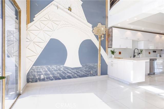 Sherman Oaks, CA 91423,13331 Moorpark Street #319