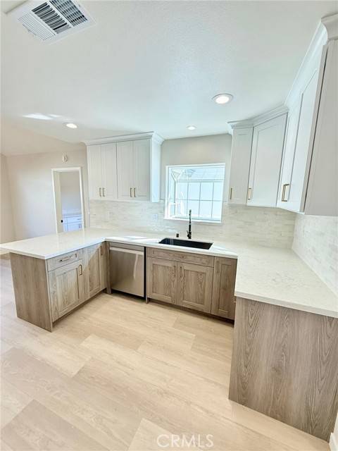 Saugus (santa Clarita), CA 91350,27215 Elias