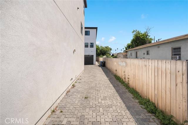 Los Angeles, CA 90037,532 W Vernon Avenue