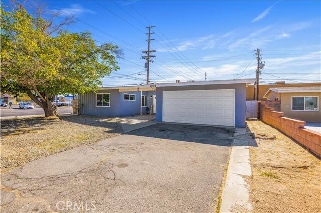 Lancaster, CA 93554,1004 W J14