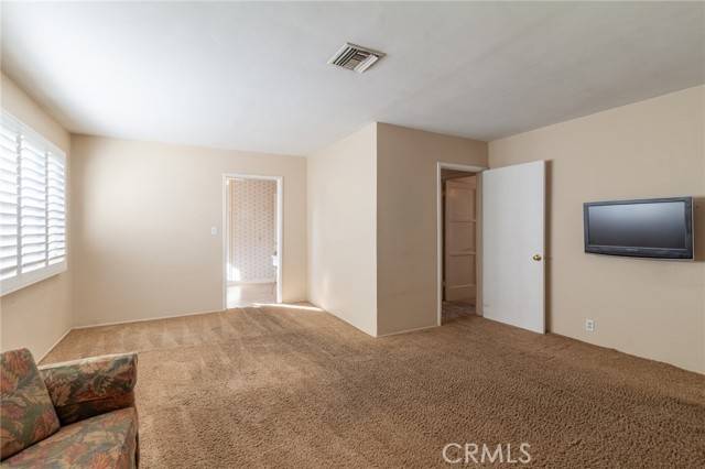 Burbank, CA 91505,2237 N Valley