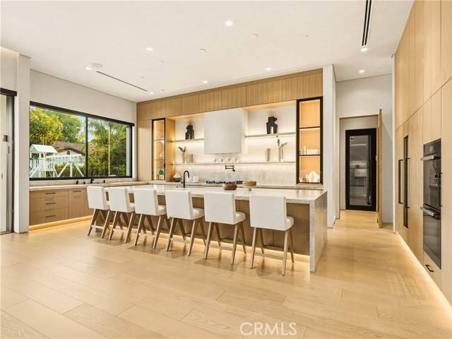 Woodland Hills (los Angeles), CA 91367,22924 Erwin Street