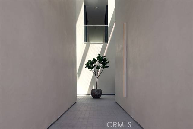 West Hollywood, CA 90069,838 N Kings Road #103