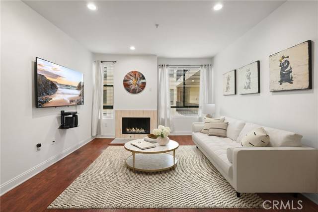 North Hollywood (los Angeles), CA 91605,6938 Laurel Canyon #204