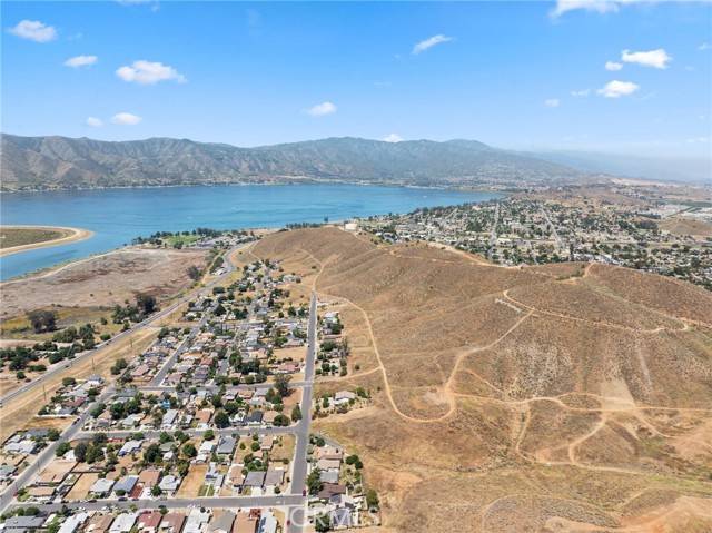 Lake Elsinore, CA 92532,1 Summit