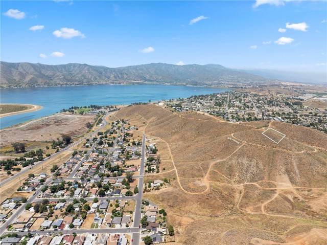 Lake Elsinore, CA 92532,1 Summit