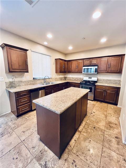 Fontana, CA 92336,18284 Laguna Place