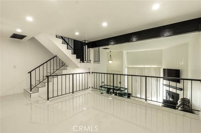 Chatsworth (los Angeles), CA 91311,21137 Lassen Street #5