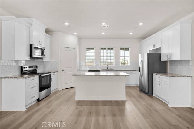 Apple Valley, CA 92307,14891 Desert Lily