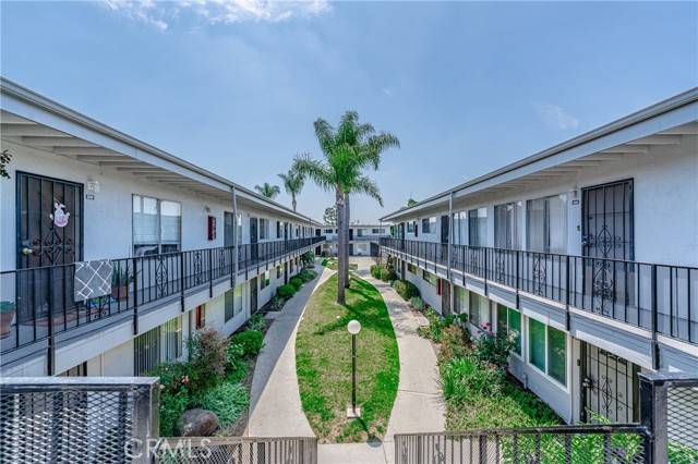 Long Beach, CA 90805,5530 Ackerfield Avenue #211