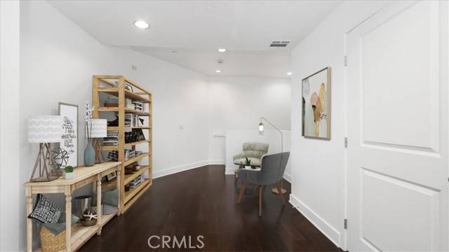 Studio City (los Angeles), CA 91604,13004 Valleyheart Drive #205